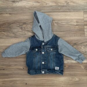Signature by Levi Strauss Blue Denim Jacket with Gray Fleece Hood and Sleeves